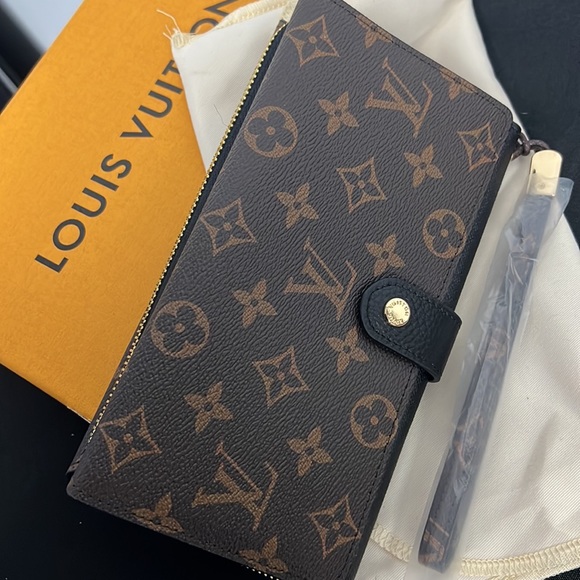 Designer Inspired Clutch Wristlet Wallet - Picture 7 of 8